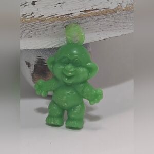 VINTAGE Tiny Plastic TROLL Gumball Charm~Prize~ Smushed Loop [ Read Details ]